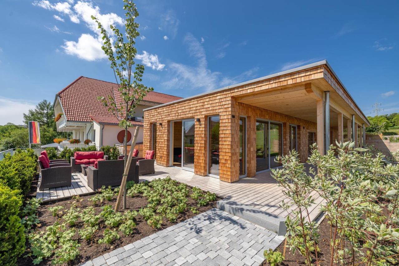 Landhotel Haringerhof mit Saunawelt und Naturbadeteich Grafenhausen Exterior foto